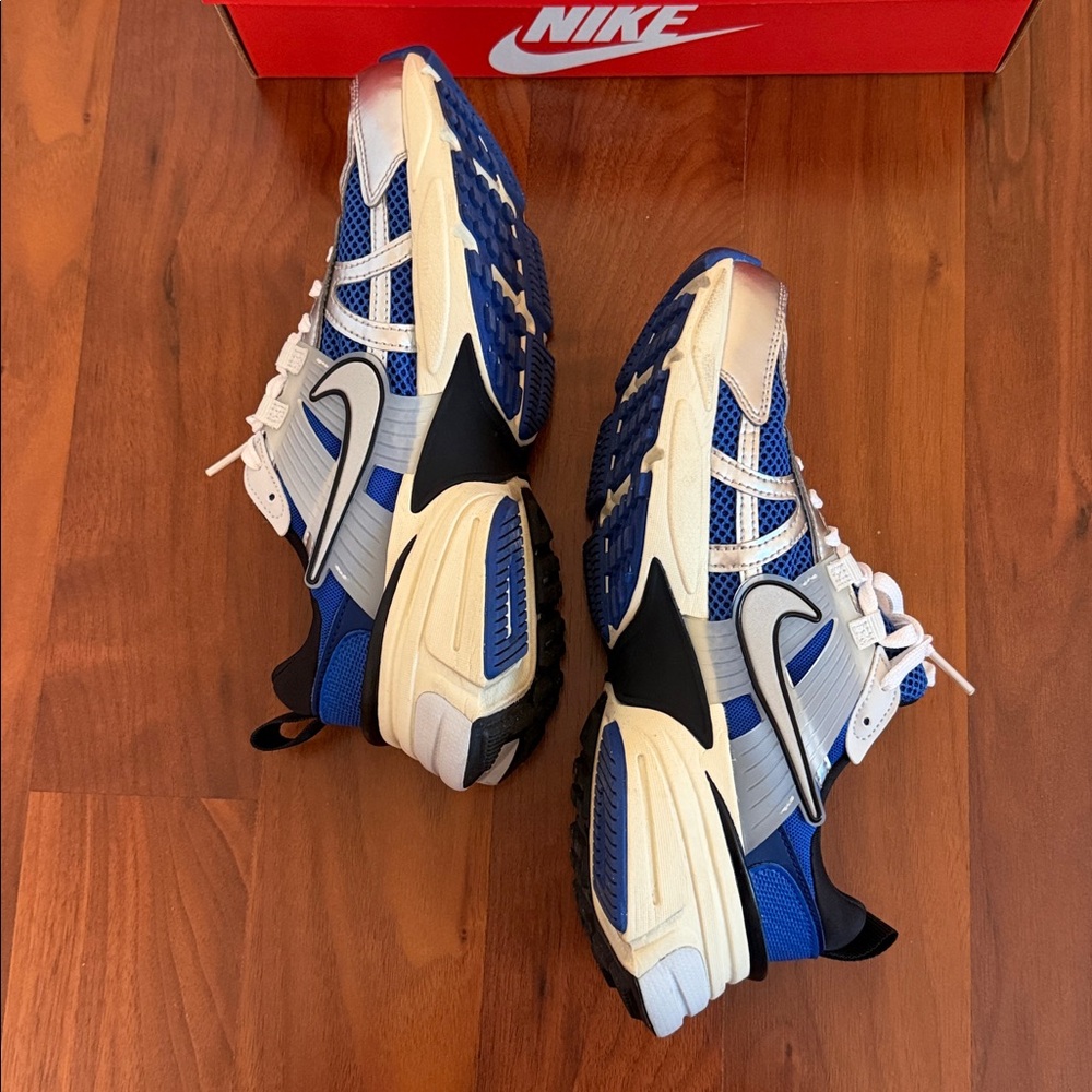 Unisex Nike V2K RUN Sneakers. Size US W8/M6.5 - Picture 6 of 12